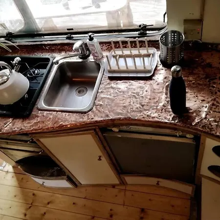 Truck & Pod Creative Nature Retreat. Appartamento *