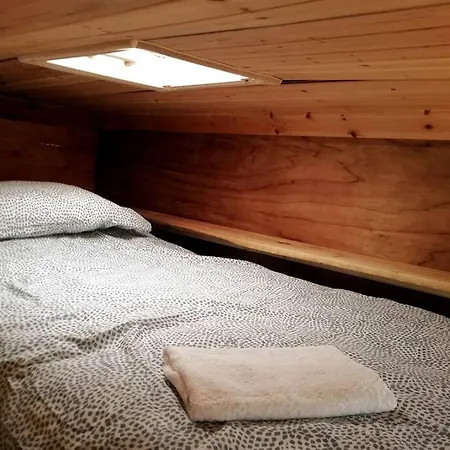 Truck & Pod Creative Nature Retreat. 아파트