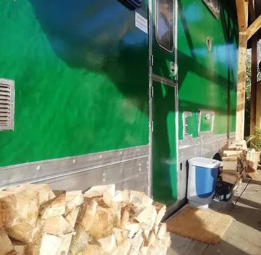 Truck & Pod Creative Nature Retreat.