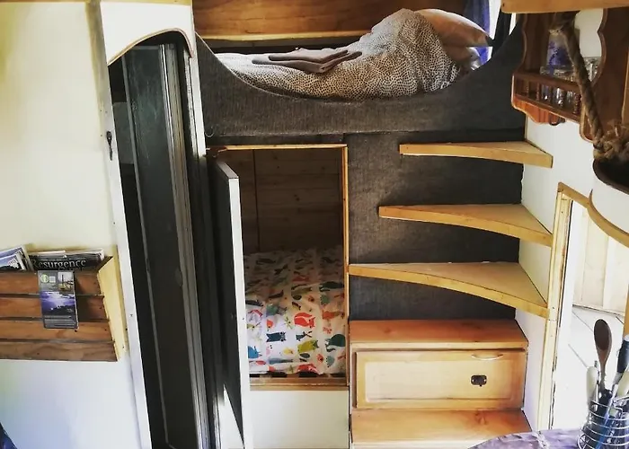 Truck & Pod Creative Nature Retreat. Apartamento Bantry