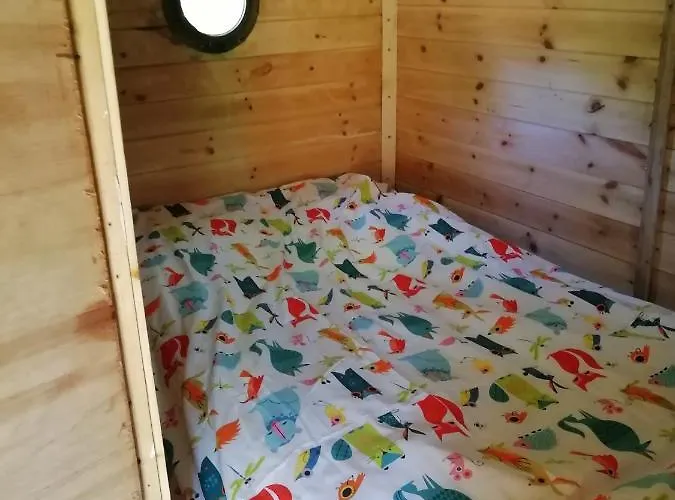 Truck & Pod Creative Nature Retreat. Bantry