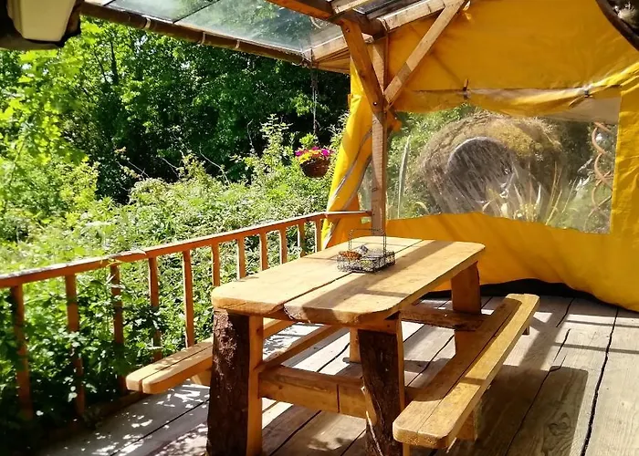 Truck & Pod Creative Nature Retreat.